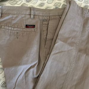Van Heusen Chino Pants. Waist:32 inches